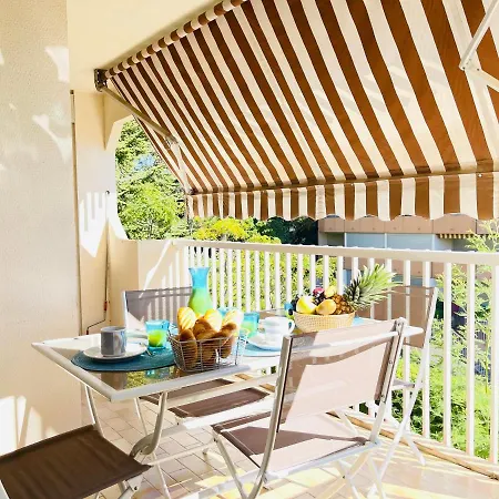 Tres Bel Face Au Port Santa -piscine Apartment *