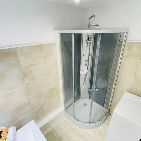 Apartment Tres Bel Face Au Port Santa -piscine Saint-Raphael (Var)