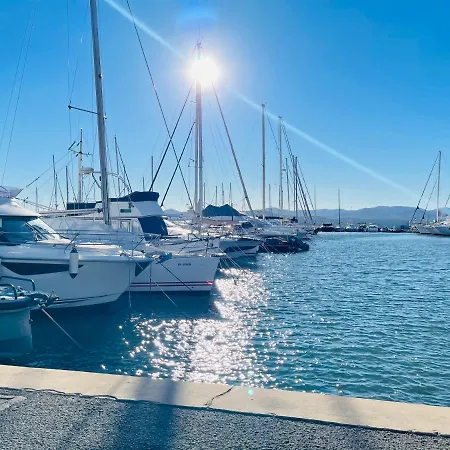 Tres Bel Face Au Port Santa -piscine Saint-Raphael (Var)